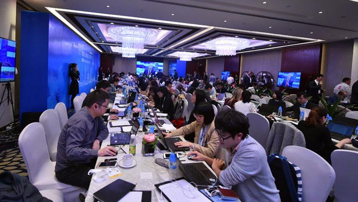 “中国外语专家草原学术高峰论坛”在赤峰大学举行